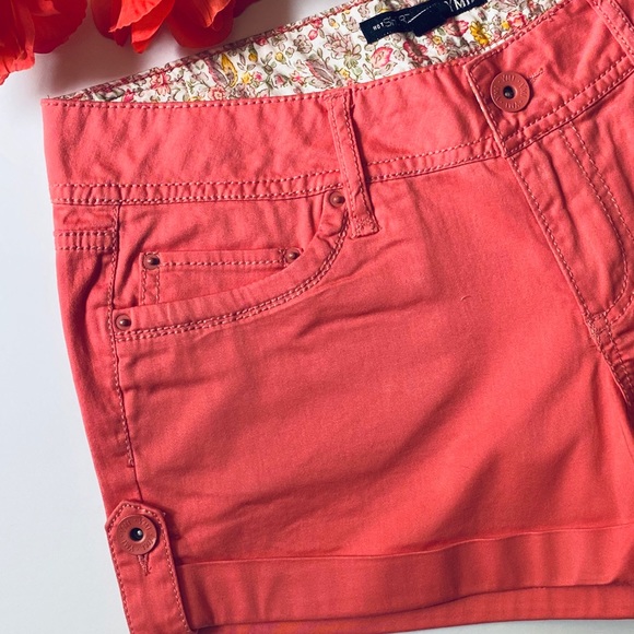 YMI NWOT Coral Pink Hot Shorts Size 5 Juniors - Picture 5 of 6